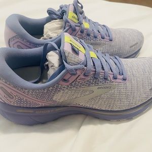 BROOKS GHOST 14 RUNNING SHOE
WOMEN'S Size 8 Nee Never Worn